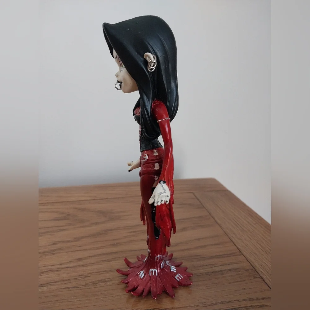 Bleeding Edge Goth "Morbida" 2003, series 1, ComicCon variant 7" figurine - Picture 3 of 8
